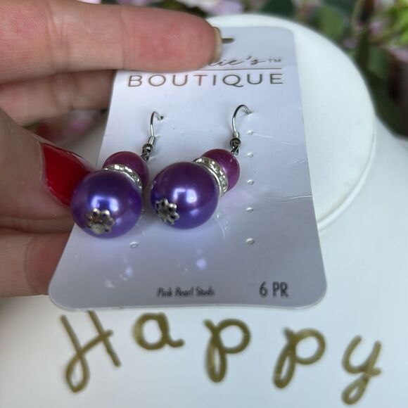 Carmie’s boutique Earrings NWT pearls design with dust bag - Picture 4 of 6